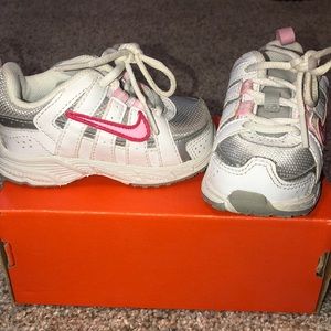 Toddler girls Nike tennis shoes